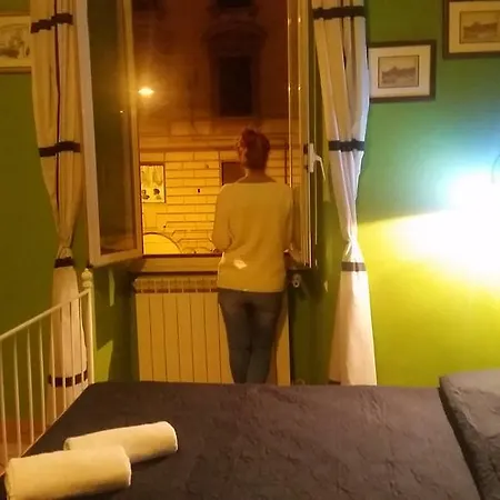 Parisa Affittacamere 2*