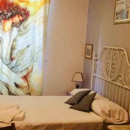 Parisa Guest house 2*