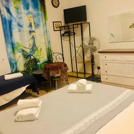 Parisa Guest house