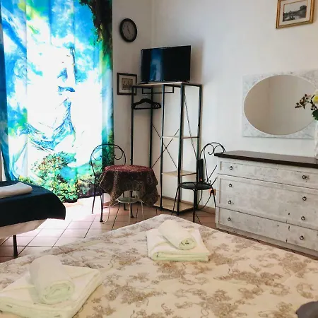 ゲストハウス Parisa